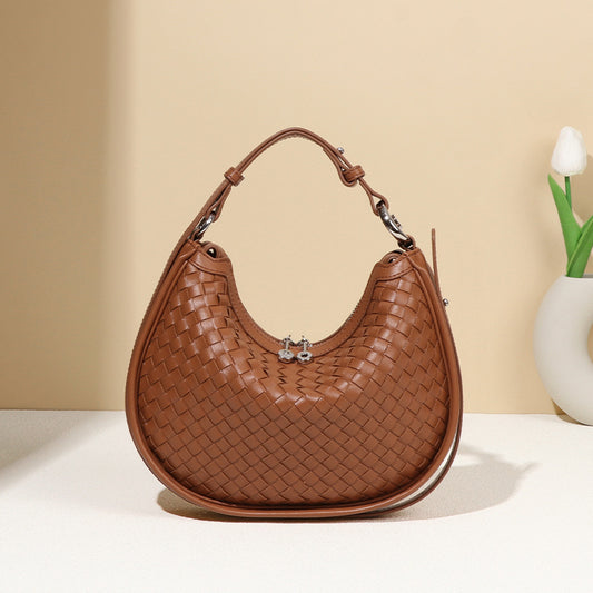 Woven Bag Idle Soft Leather Textured Oval Saddle Hand Carrying Selenodont Bag