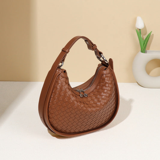 Woven Bag Idle Soft Leather Textured Oval Saddle Hand Carrying Selenodont Bag